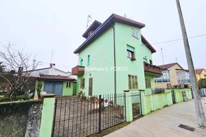 Appartamento di 160 m² con 3 locali e box auto a C