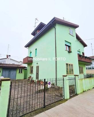Appartamento di 160 m² con 3 locali e box auto a C