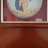 piatto dipinto con oro,in cornice in legno