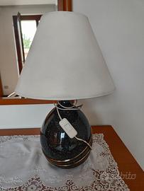 Lampada da tavolo elegante nera e oro con paralume