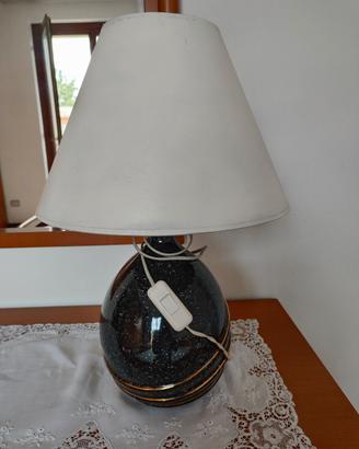 Lampada da tavolo elegante nera e oro con paralume