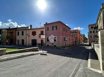 3 LOCALI A GENZANO DI ROMA