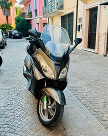 Scooter Aprilia 400 tenuto benissimo