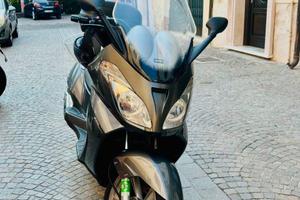 Scooter Aprilia 400 tenuto benissimo