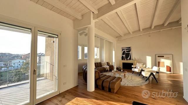 Appartamento di 150 m² con 4 locali e box auto a T - Vista 6