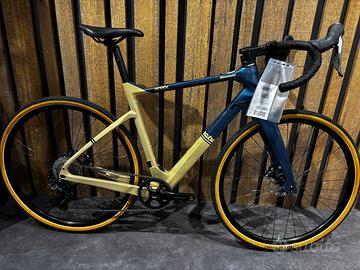 BIANCHI IN CARBONIO GRAVEL ARCADEX GRX600 MD