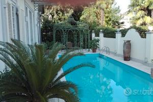 Con PISCINA PERSONALE a 300 metri dal mare