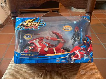 Yu-gi-oh! Duel runner/D-wheel con figura esclusiva