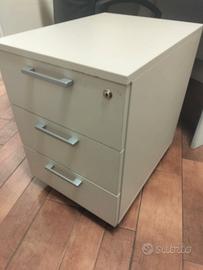 SCRIVANIA E CASSETTIERA