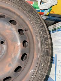 4 cerchi in ferro compresi di gomme