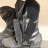 Abbigliamento moto LEGGI
