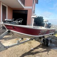 Barca e carrello pronto pesca