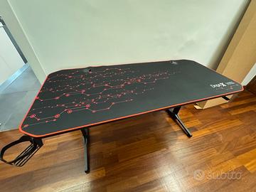 Scrivania da gaming 150 cm RGB