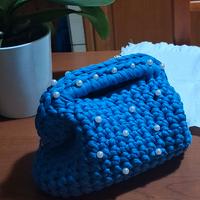 Clutch bag uncinetto con perle