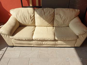 divano in pelle 
