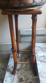 Poggiavasi in legno lavorato