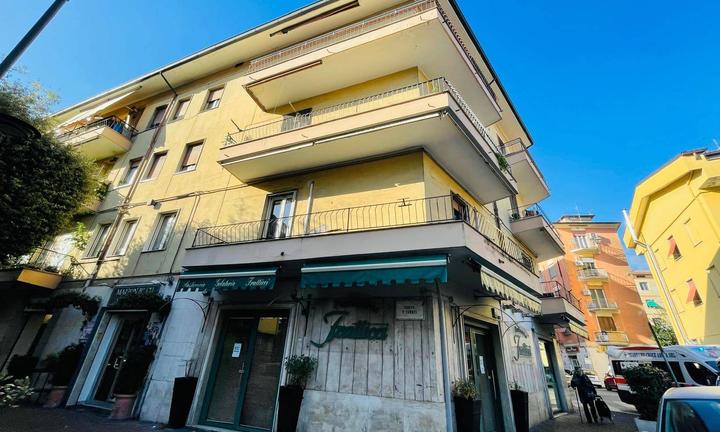 Locale commerciale Corso Turati/Piazza A. Moro