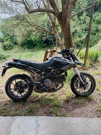 ducati hypermotard 796