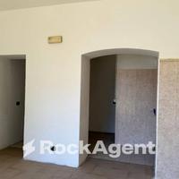 BASILICANOVA (PR) - NEGOZIO \ UFFICIO CON POSTO A