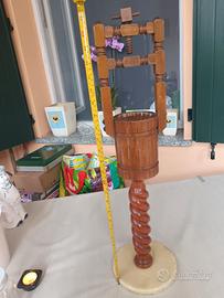 grande schiaccianoci da  tavolo vintage a vite 