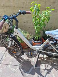 vendersi bici elettrica per donna 