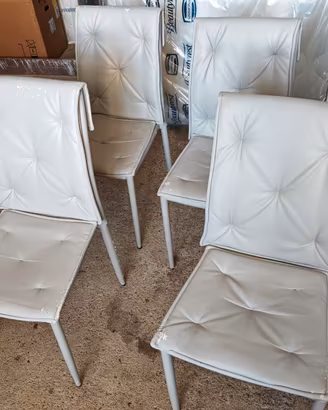 9 Sedie imbottite in ecopelle usate – economiche