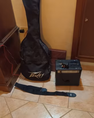 Basso elettrico con amplificatore peavey
