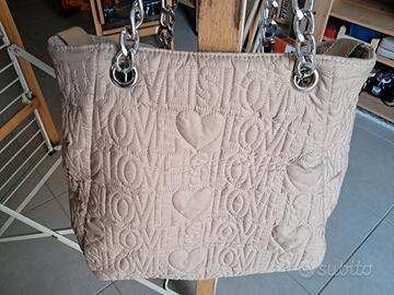 Borsa Love is Lovei