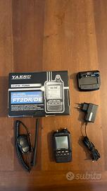 YAESU FT-2DE con accessori