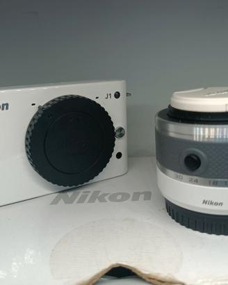 Nikon J1 con adattatore Canon EOS-Nikon1
