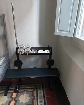 Home Gym con Panca, Manubri, Bilanciere, Dischi.