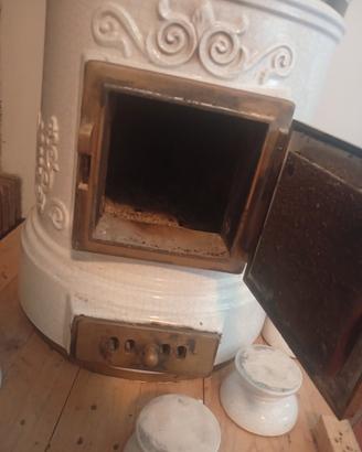 stufa a legna in ceramica