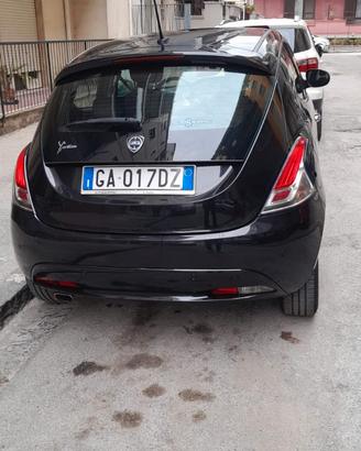 Lancia y