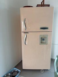 Frigorifero con dispenser acqua