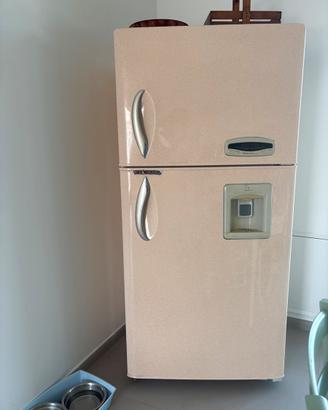 Frigorifero con dispenser acqua