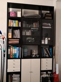 Libreria e divano con relax