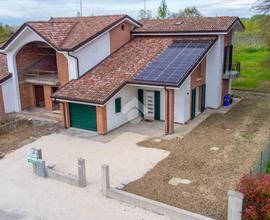 VILLA A SCHIERA A NOVI DI MODENA