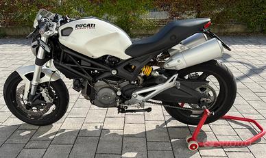 Ducati Monster 696+ (GOMME NUOVE)