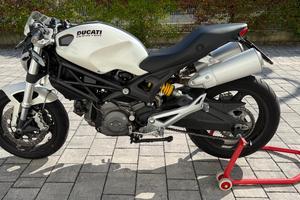 Ducati Monster 696+ (GOMME NUOVE)