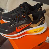 Nike Vomero 18  N43.5
