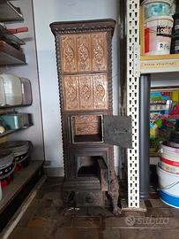 stufa a legna ghisa e  ceramiche maiolica