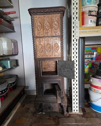 stufa a legna ghisa e  ceramiche maiolica