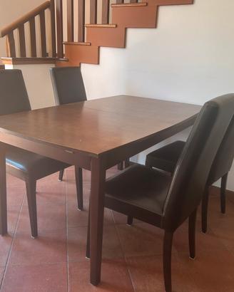 Tavolo legno massiccio allungabile con 4 sedie