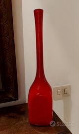 Bottiglia rossa di design. Anni Cinquanta