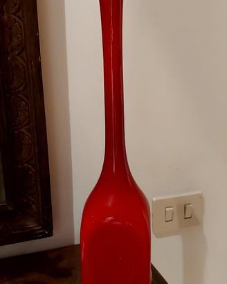 Bottiglia rossa di design. Anni Cinquanta