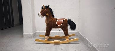 Cavallo a dondolo peluche e legno