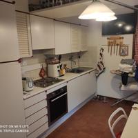 Cucina bianca accessoriata