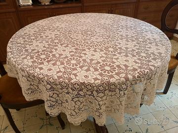Tovaglia ricamata per tavolo tondo