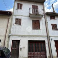 CASA SEMINDIPENDENTE A VOLTURARA IRPINA