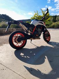 KTM DUKE 890 R 